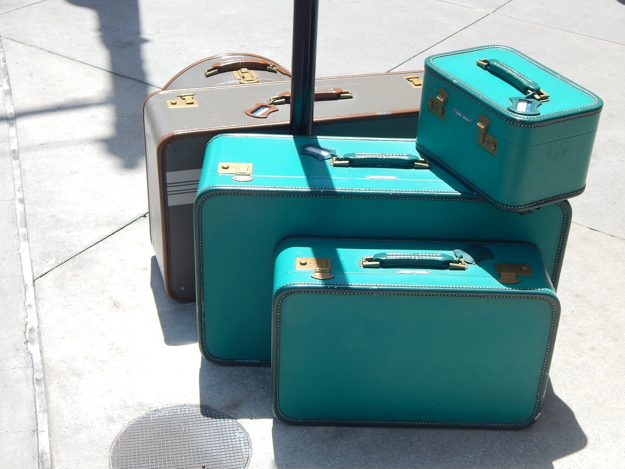 luggage travel disney free photo