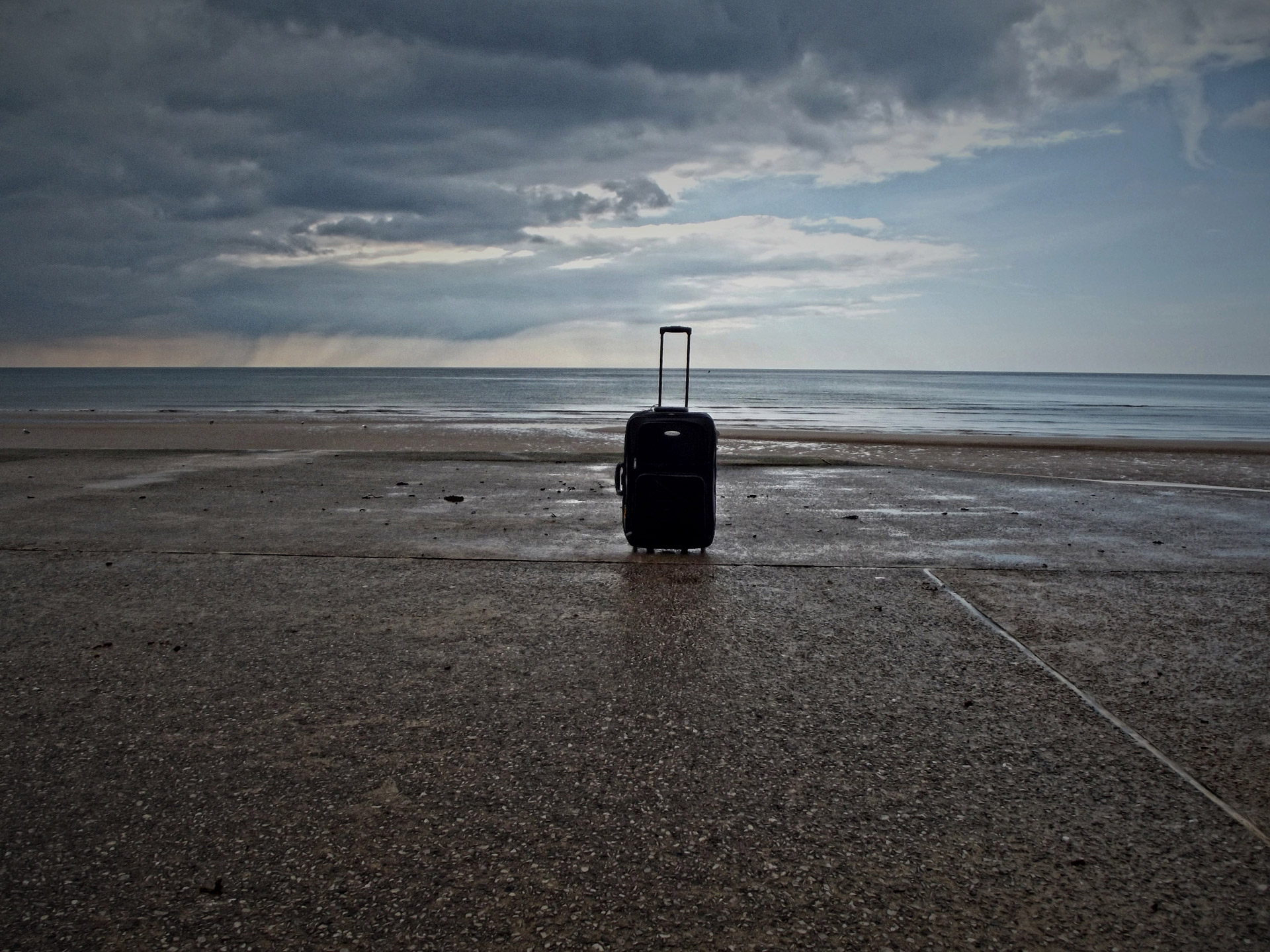 luggage holiday holiday beach free photo