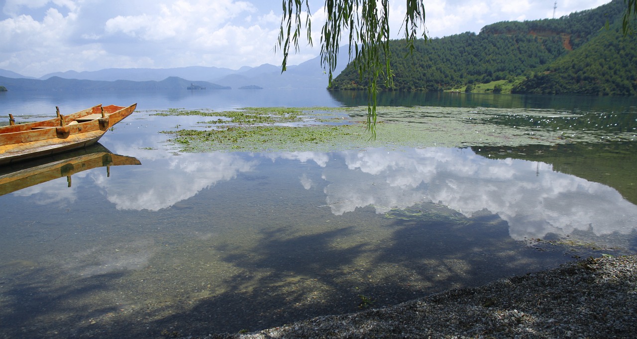 lugu lake vessel yunnan scenery free photo