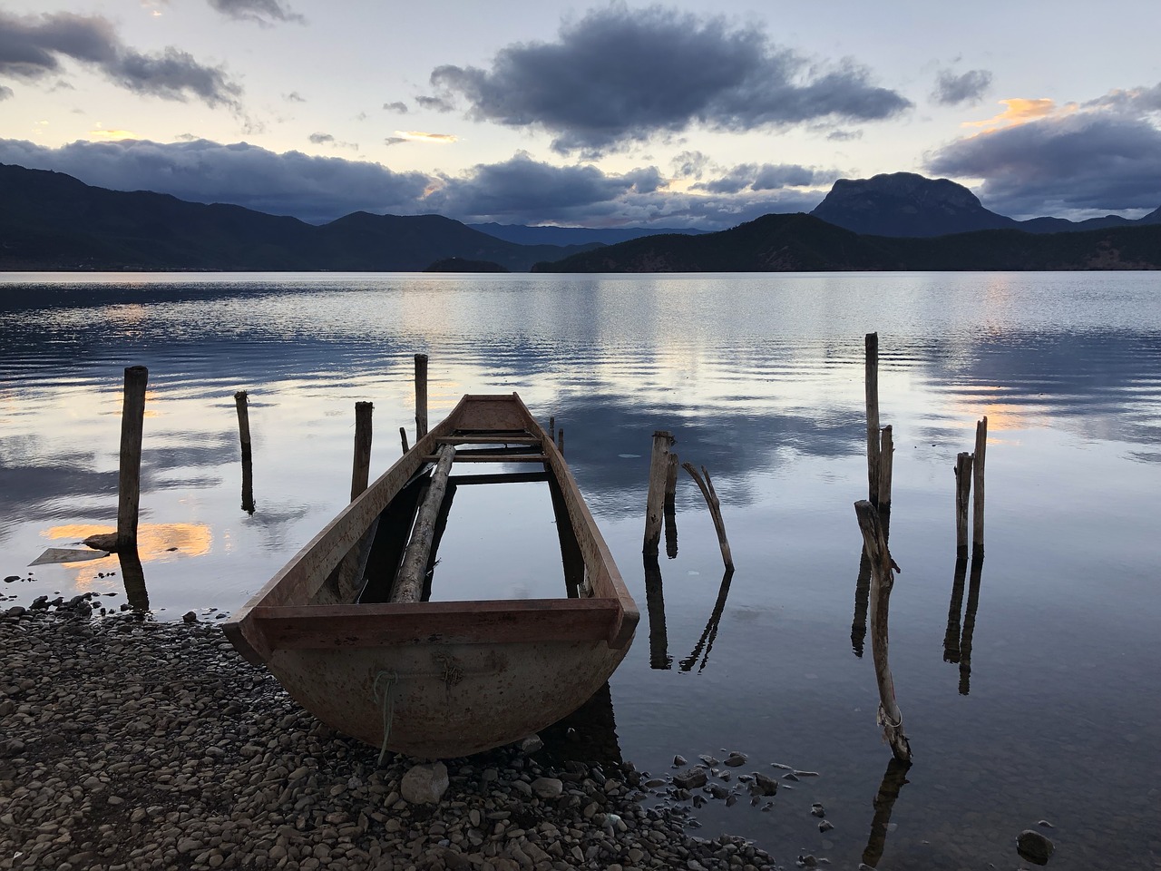 lugu lake  china  lake free photo