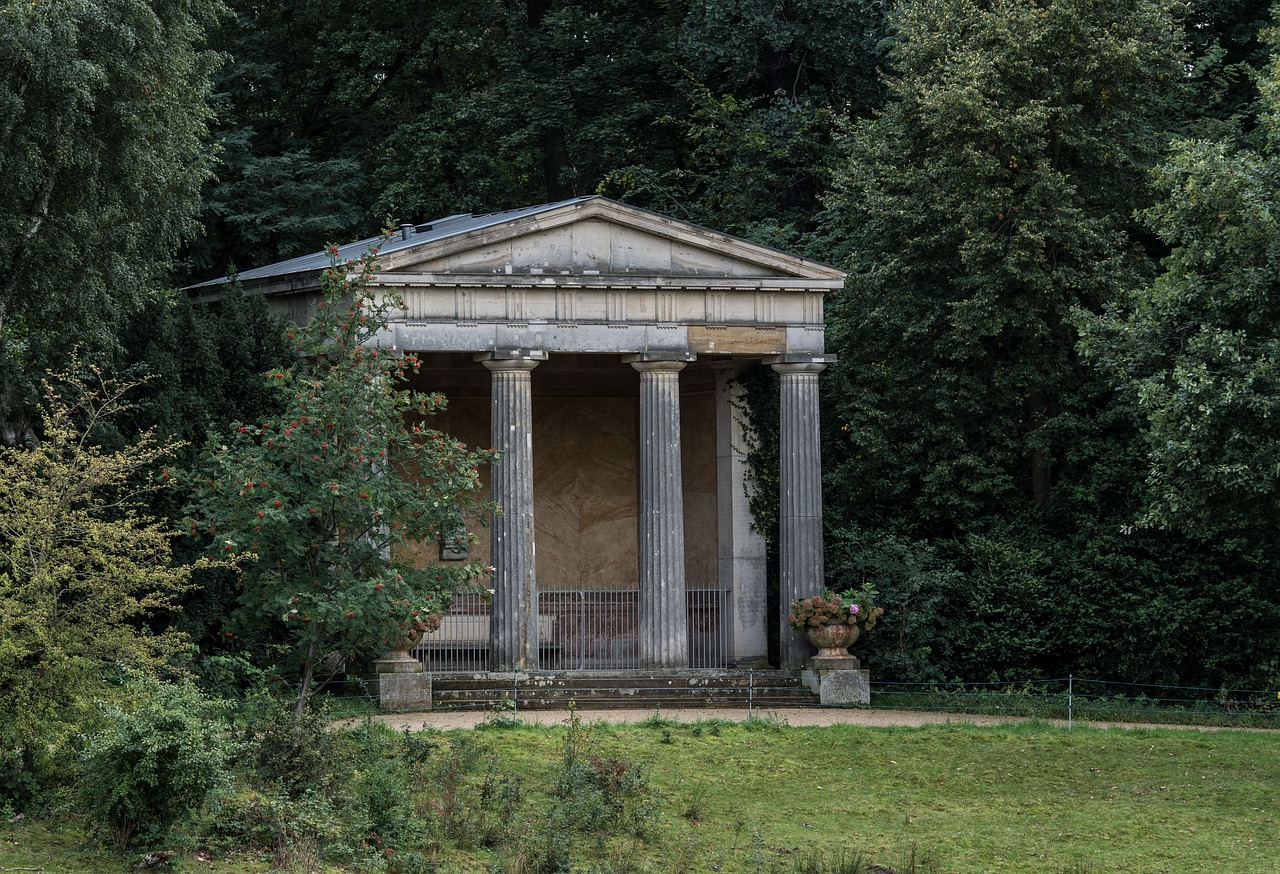 luisen-temple  berlin  peacock island free photo