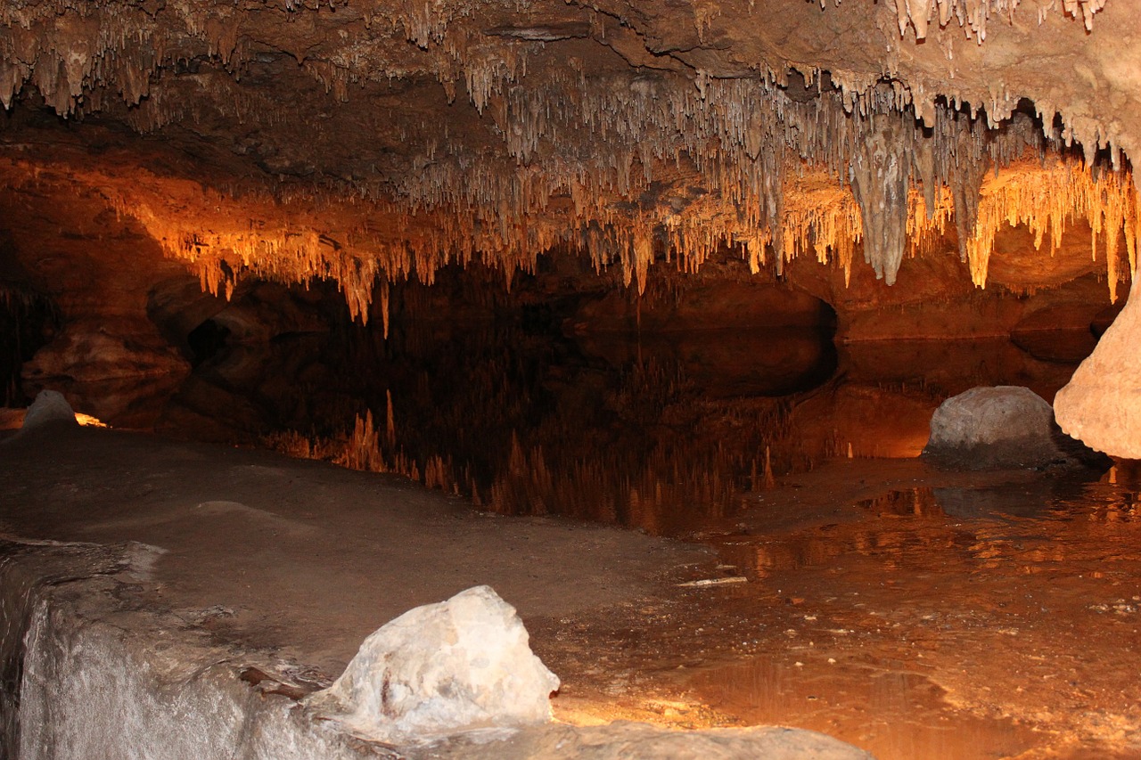 luray virginia caves caverns free photo