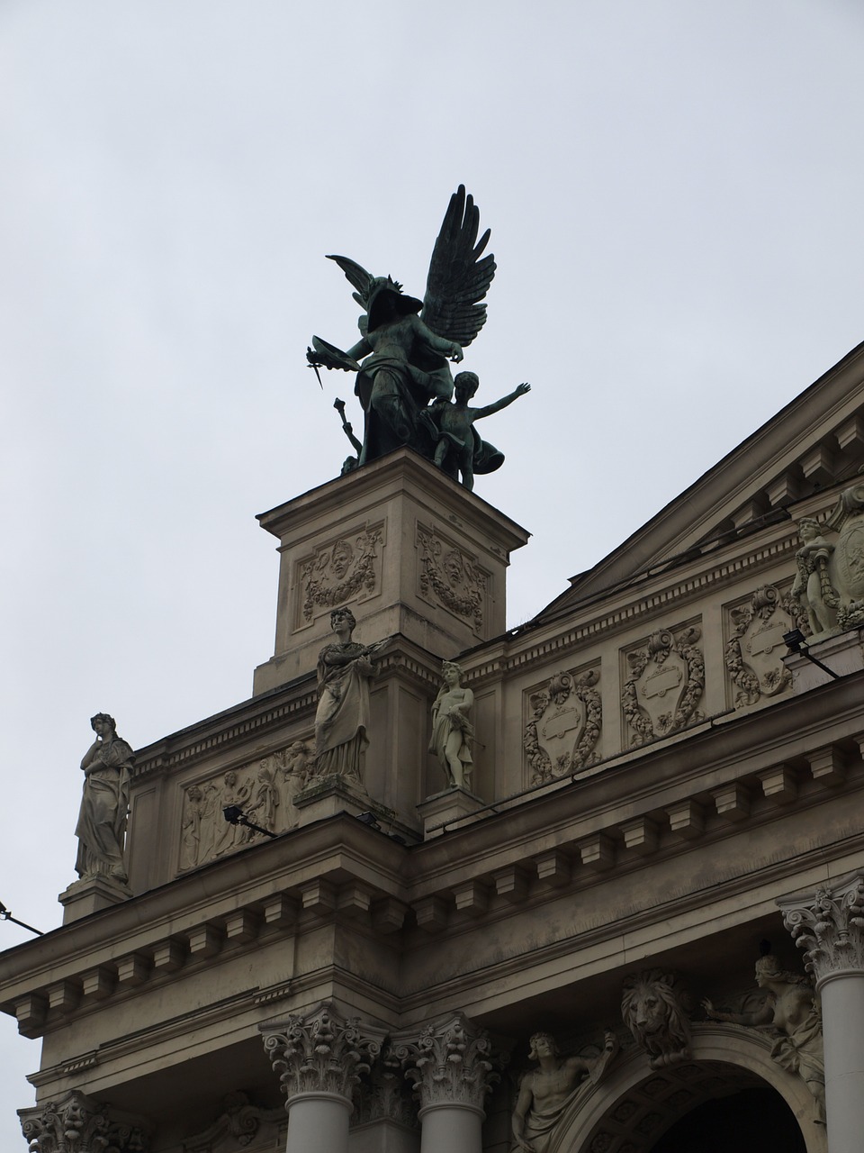 lviv theatre architecture free photo