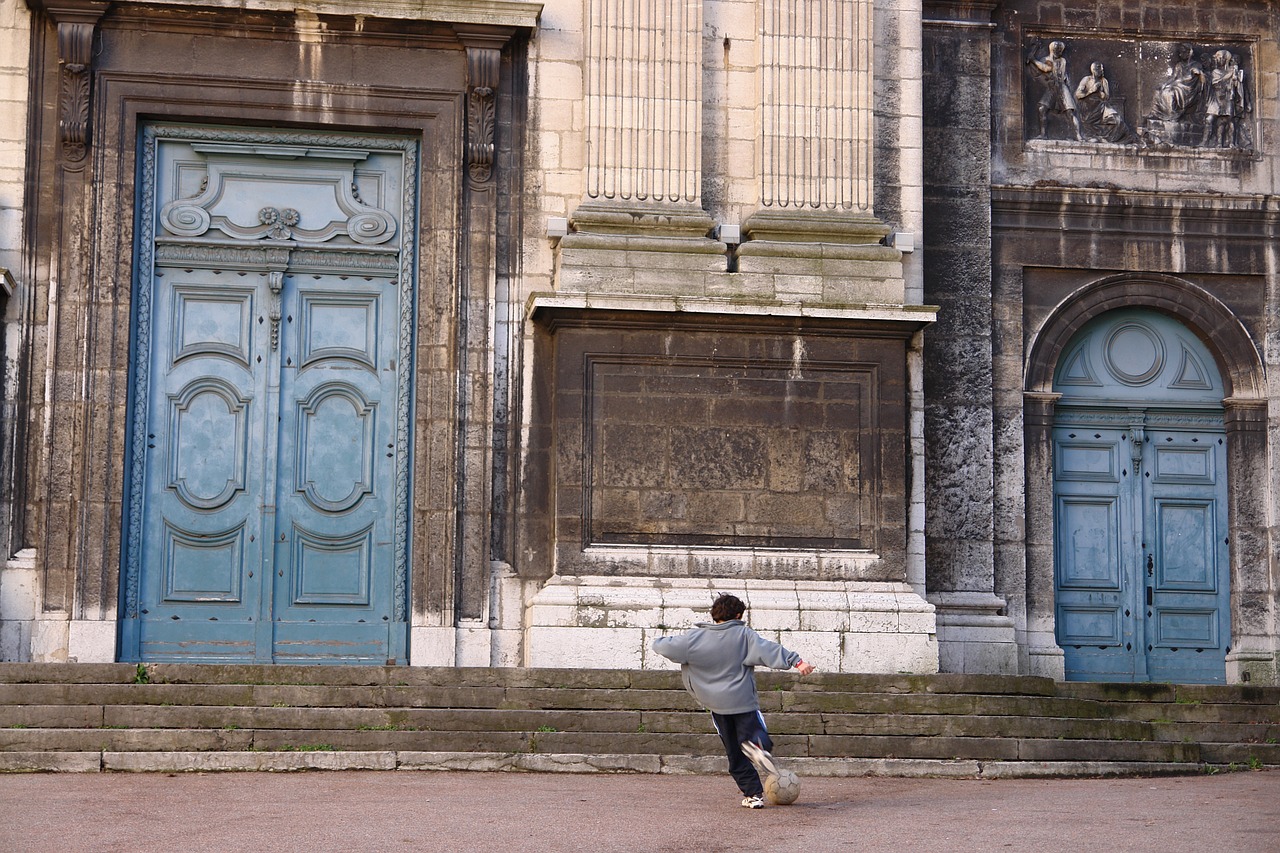 lyon church child free photo