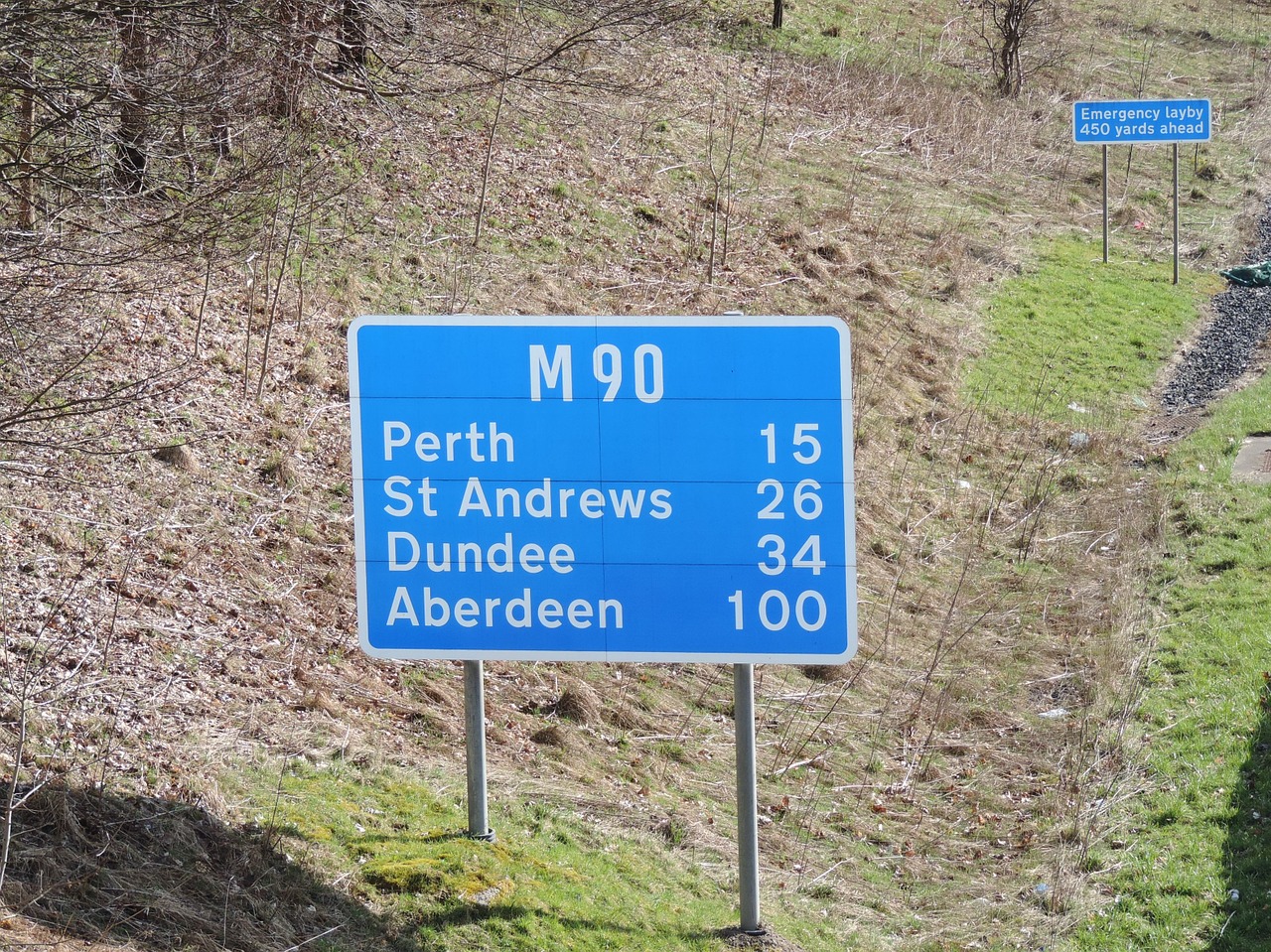 m90 sign milnathort free photo