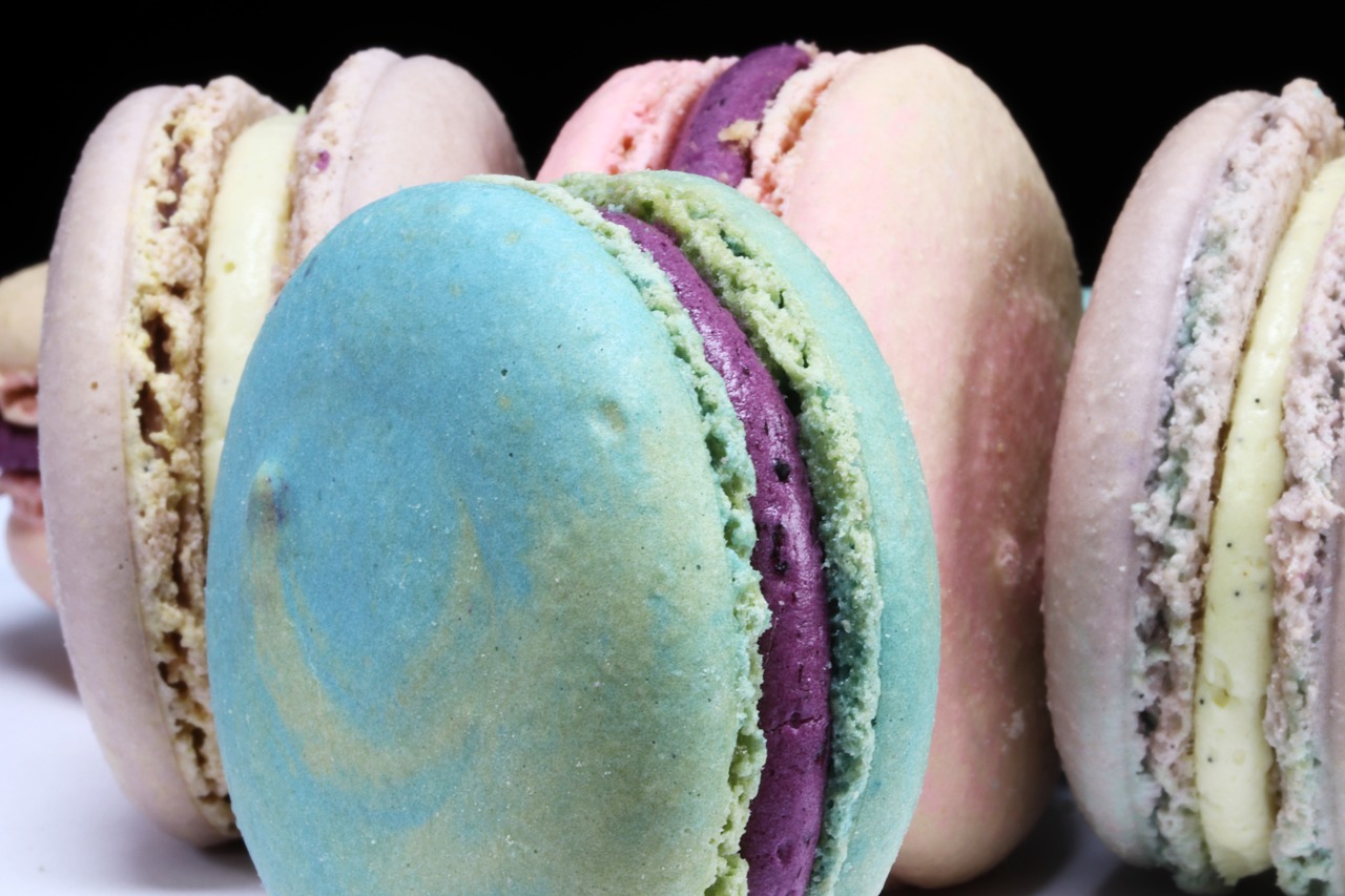 macaroon  confectionery  dessert free photo