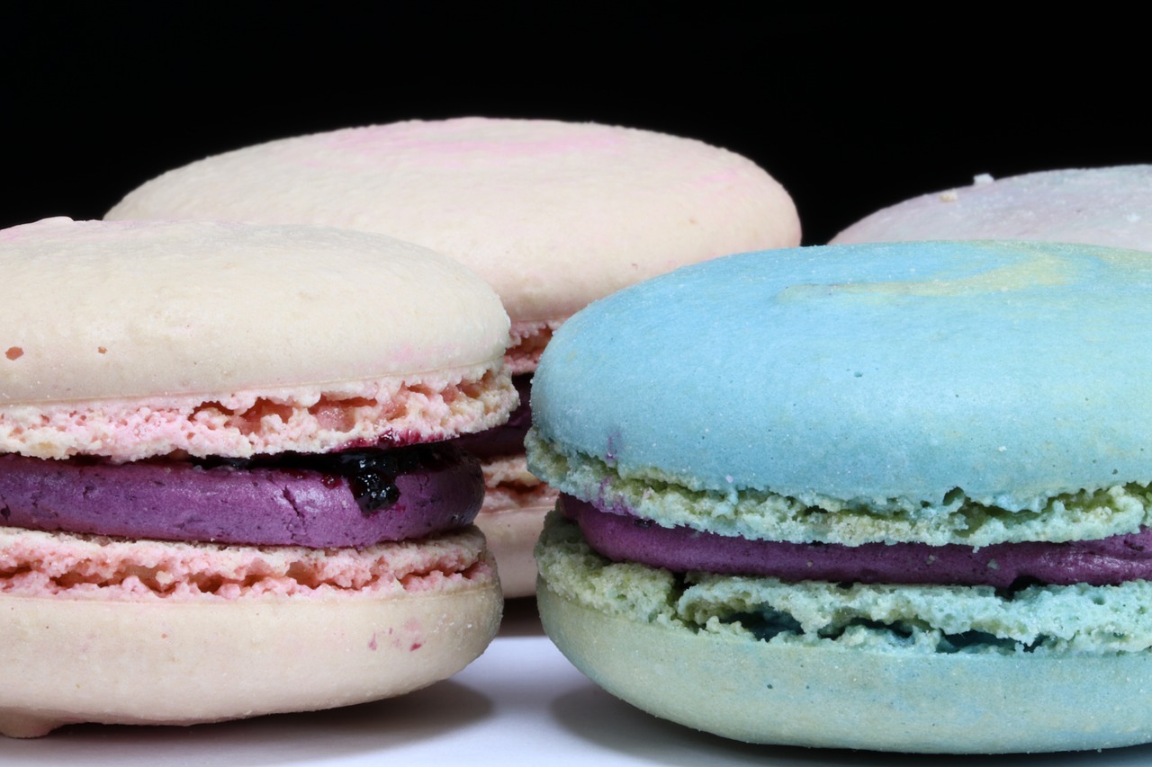 macaroon  confectionery  dessert free photo