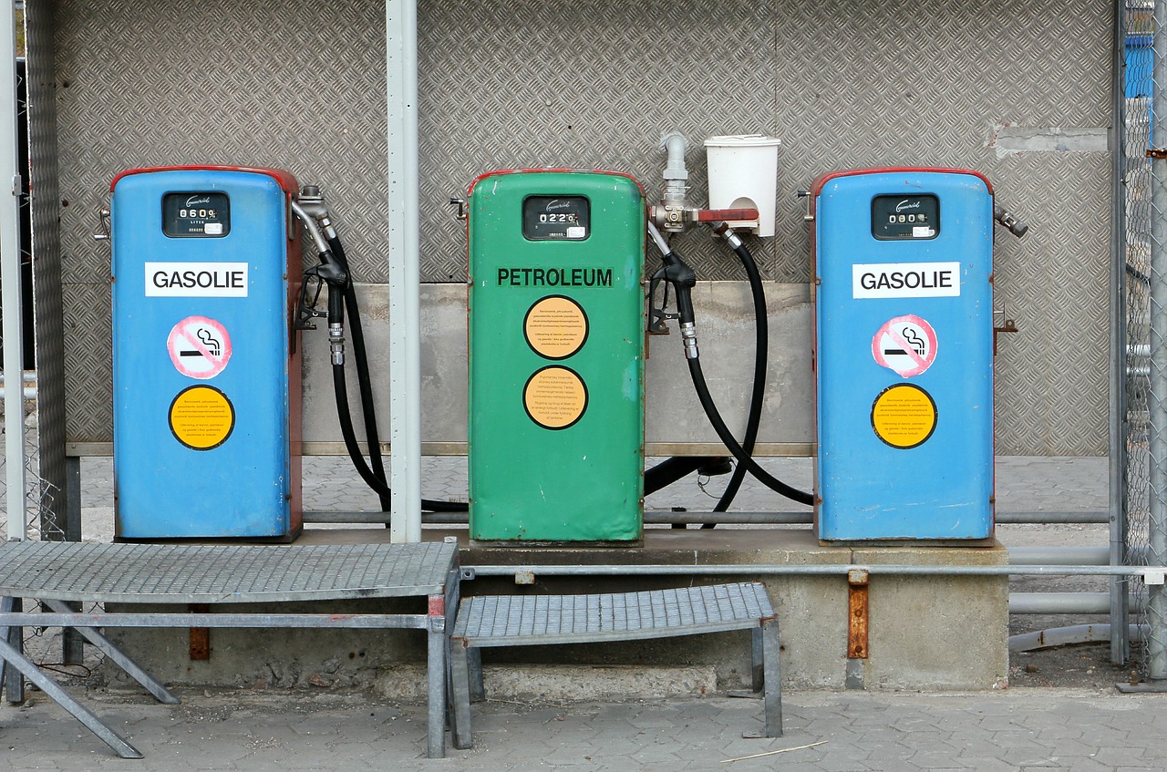 mack petrol pump free photo