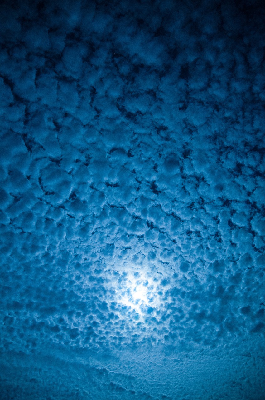 mackerel sky moonlit night cloud free photo