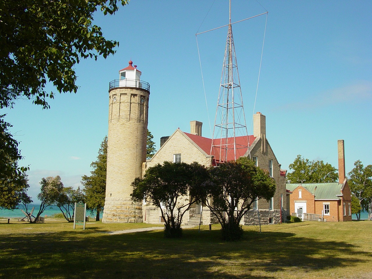 mackinaw city lighthouse michigan lighthouse free photo