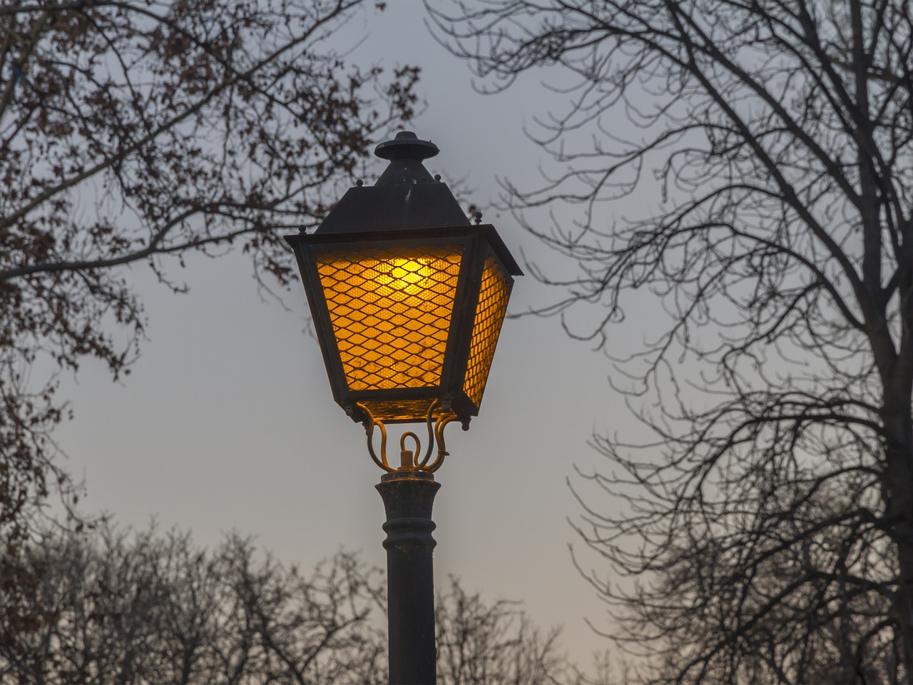 madrid night street lamp free photo