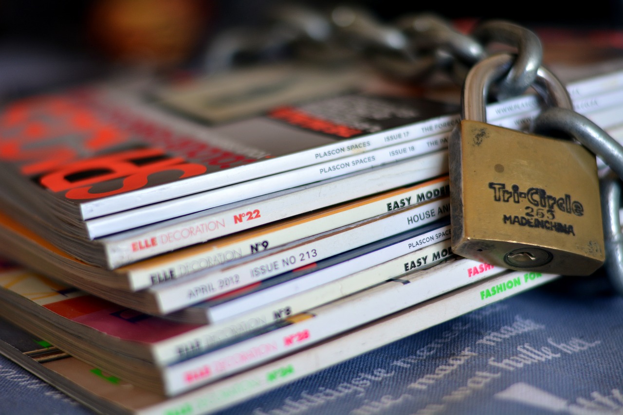 magazines lock chain free photo