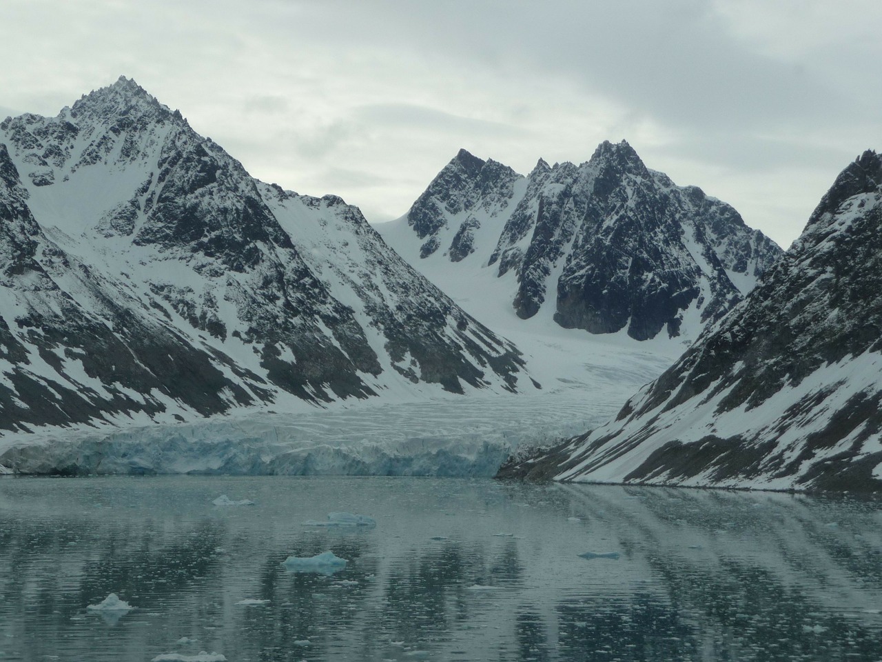 magdalenengletscher spitsbergen cruise free photo