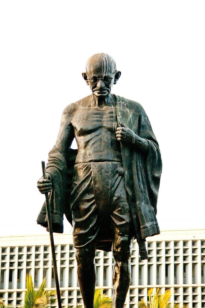 mahatma gandhi statue bronze free photo