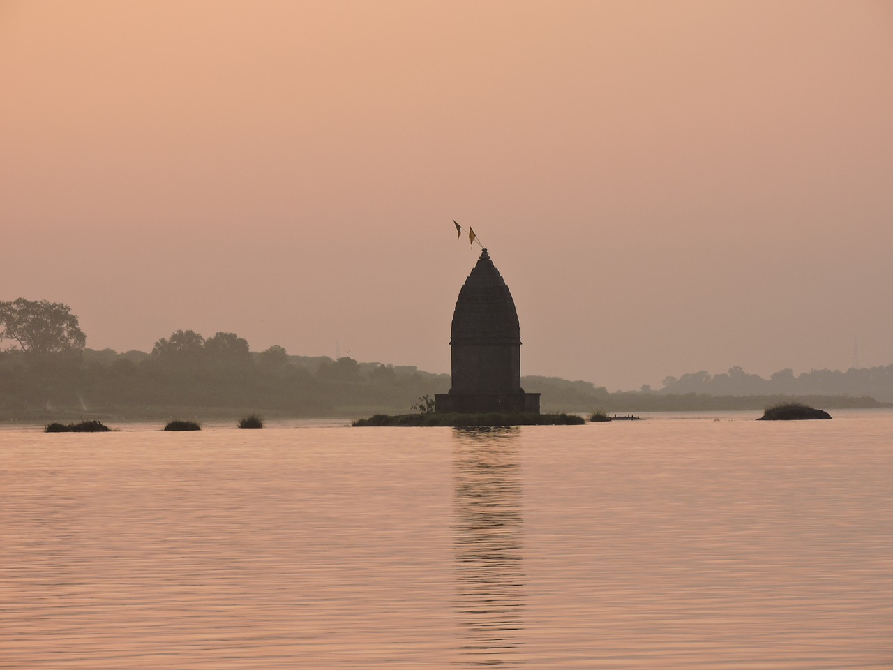 maheshwar temple river free photo