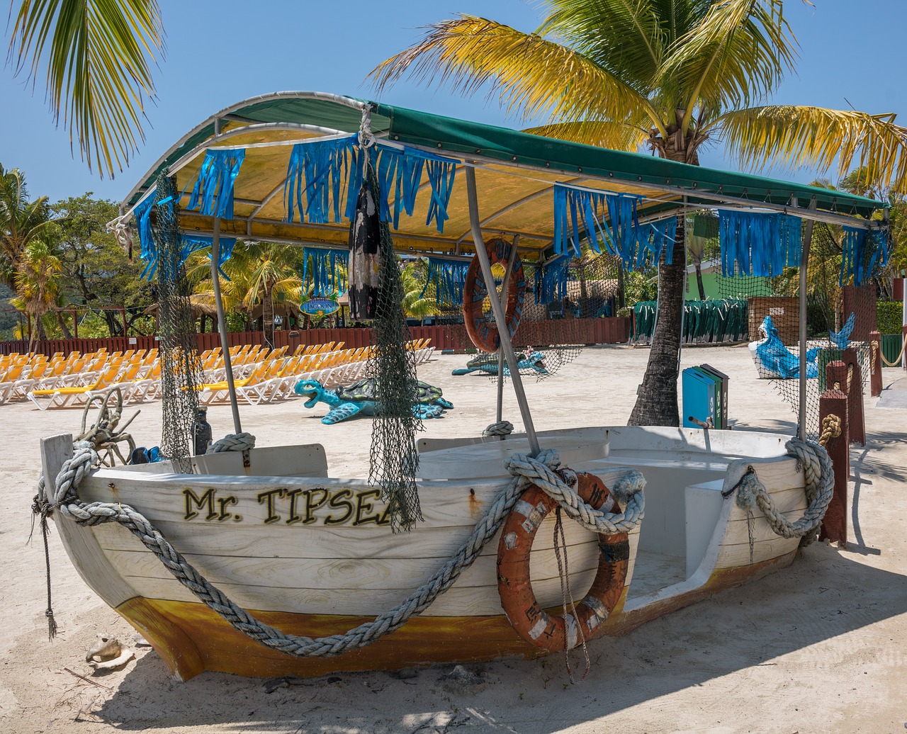 mahogany bay  boat  structure free photo