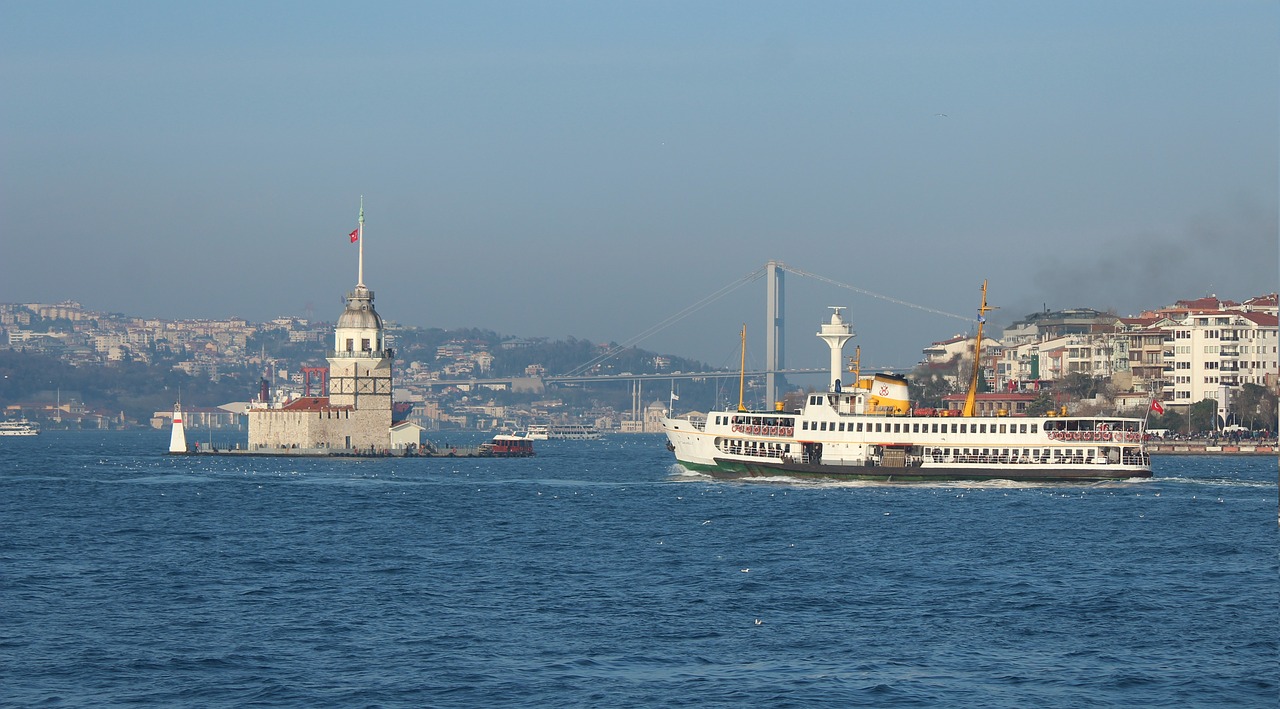 maiden's tower  v  istanbul free photo