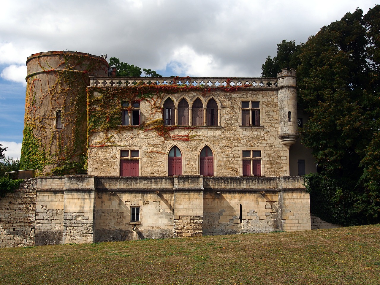 maillezais cathedral st peter maillezais ruin free photo