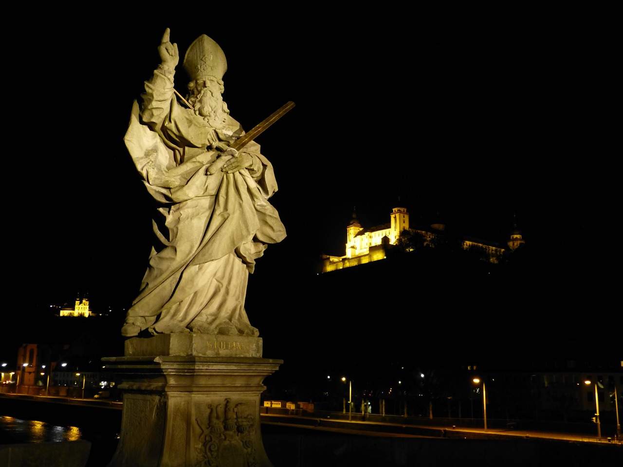 main bridge würzburg statue free photo