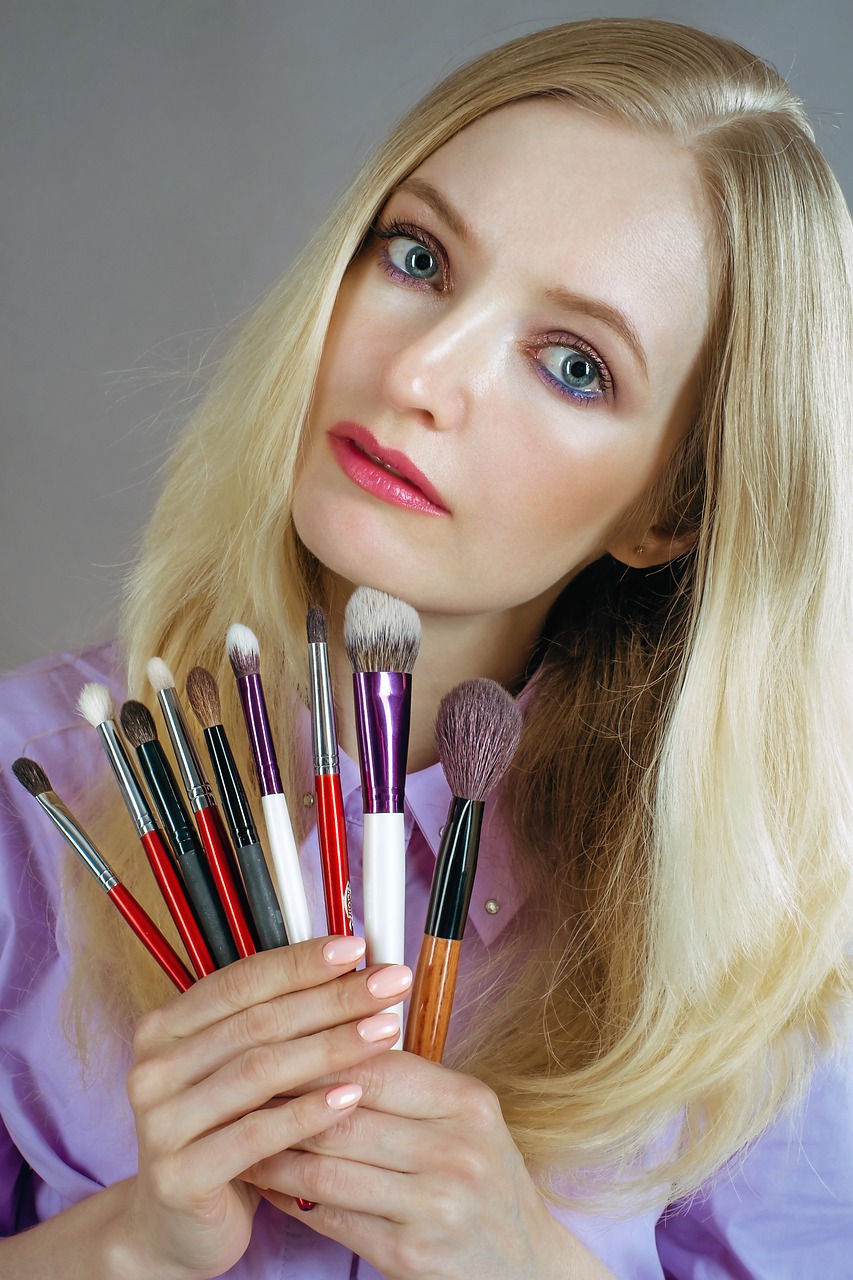 makeup artist  brush  girl free photo