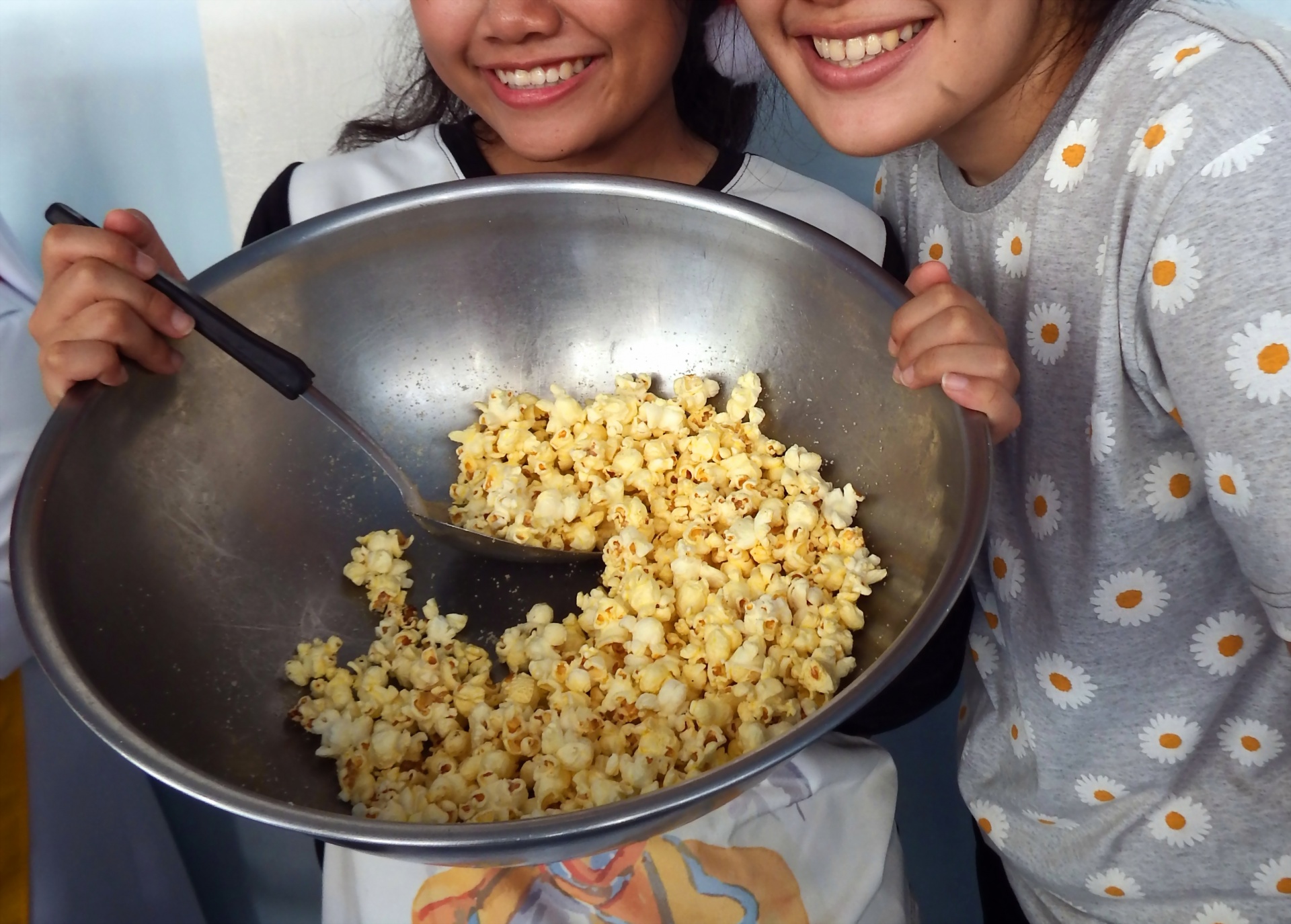 popcorn making bowl free photo