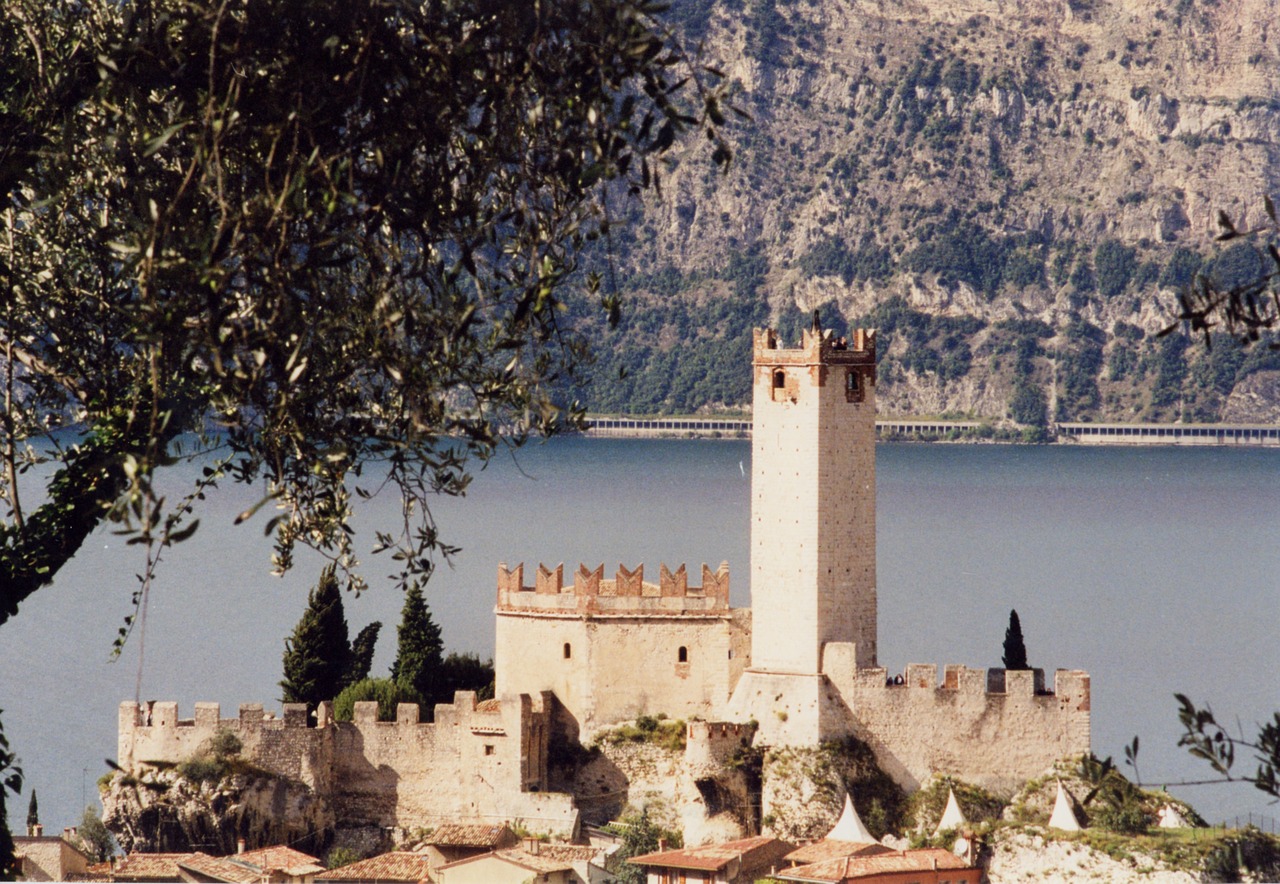 malcesine garda italy free photo