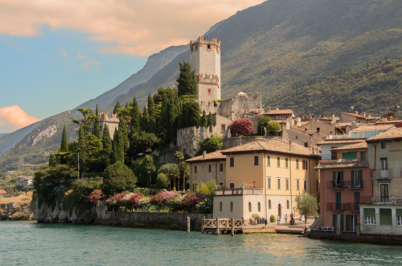 malcesine borg lake garda free photo