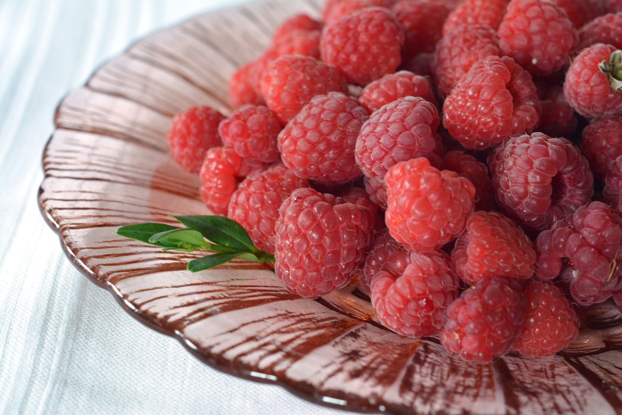 malina raspberries berries free photo