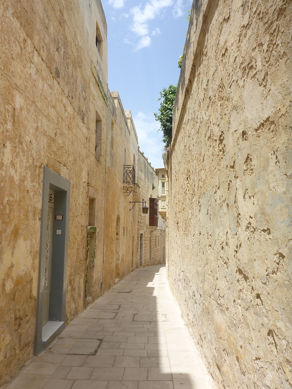 malta  alley  city free photo