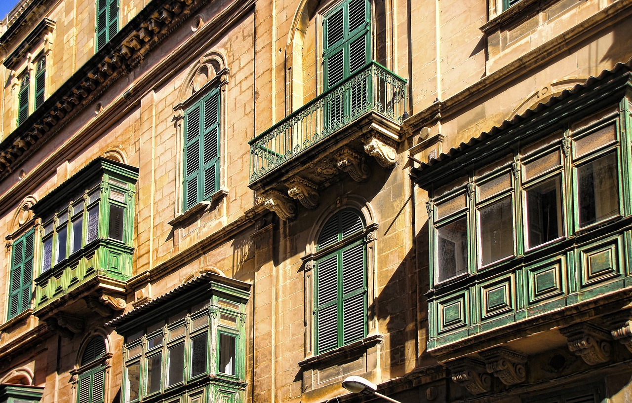 malta  balcony  facade free photo