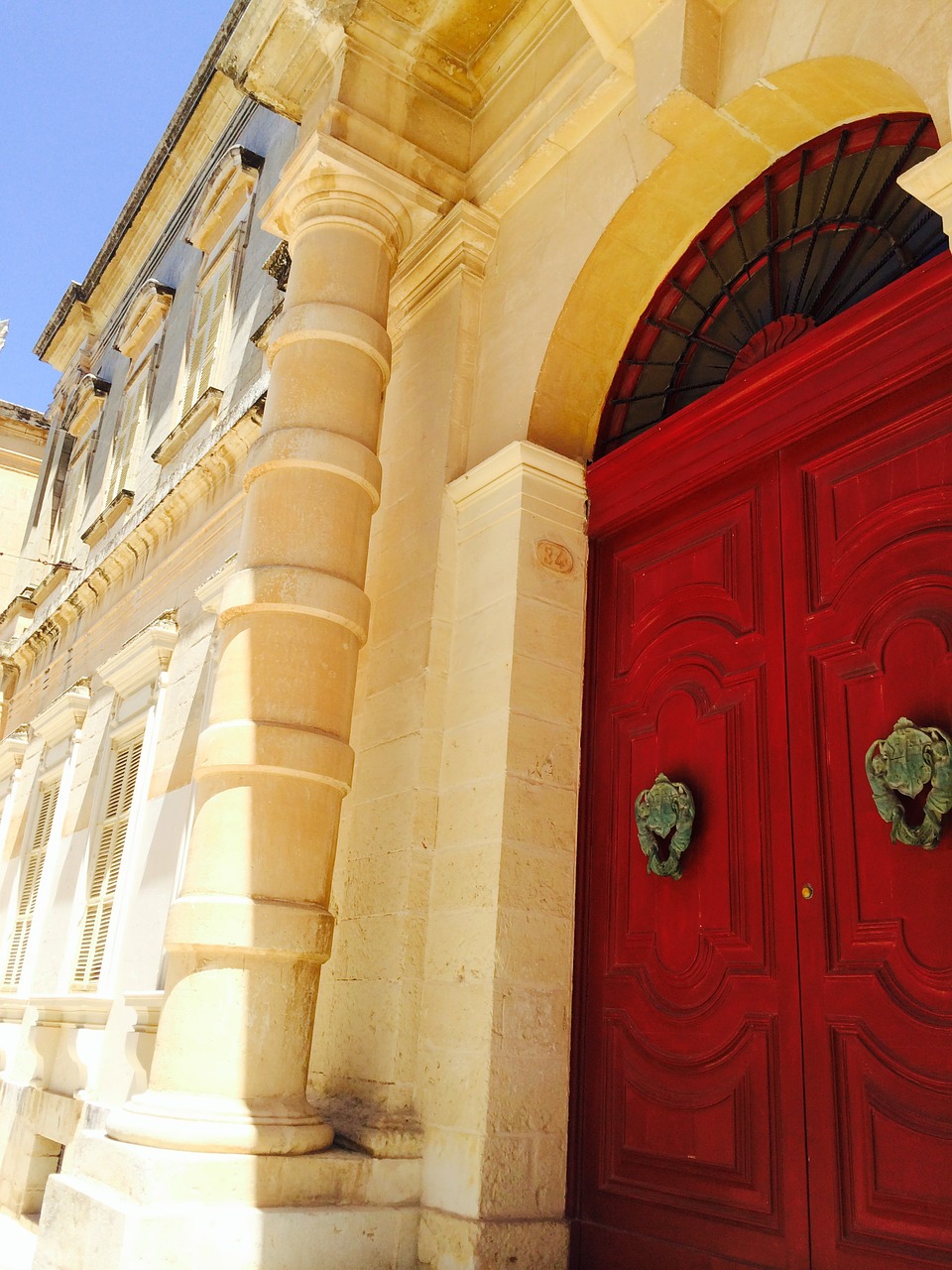 malta door red free photo