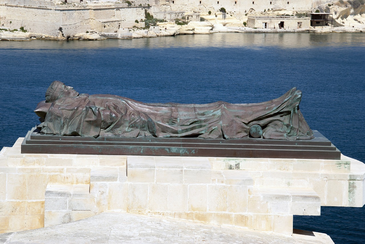 malta wwii monument free photo