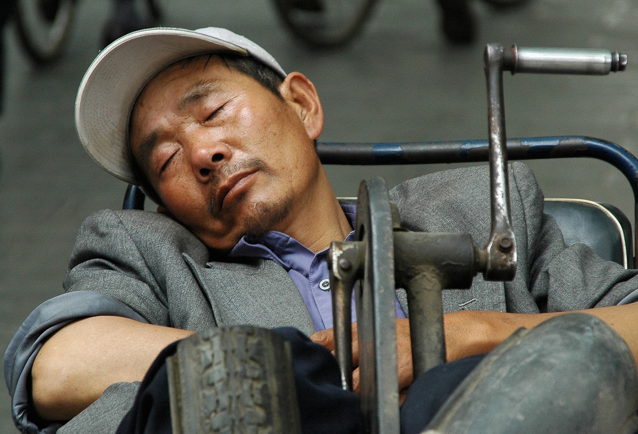 man sleep china free photo