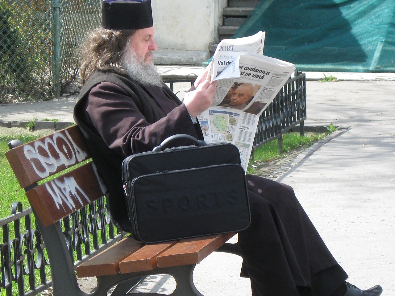 man old reading free photo