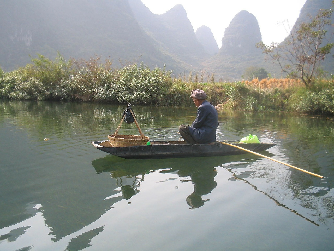 man raft china free photo