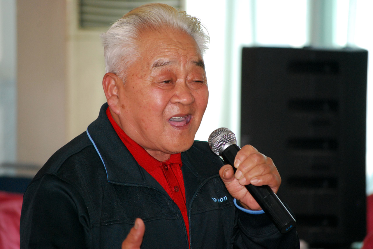 man singing elderly free photo