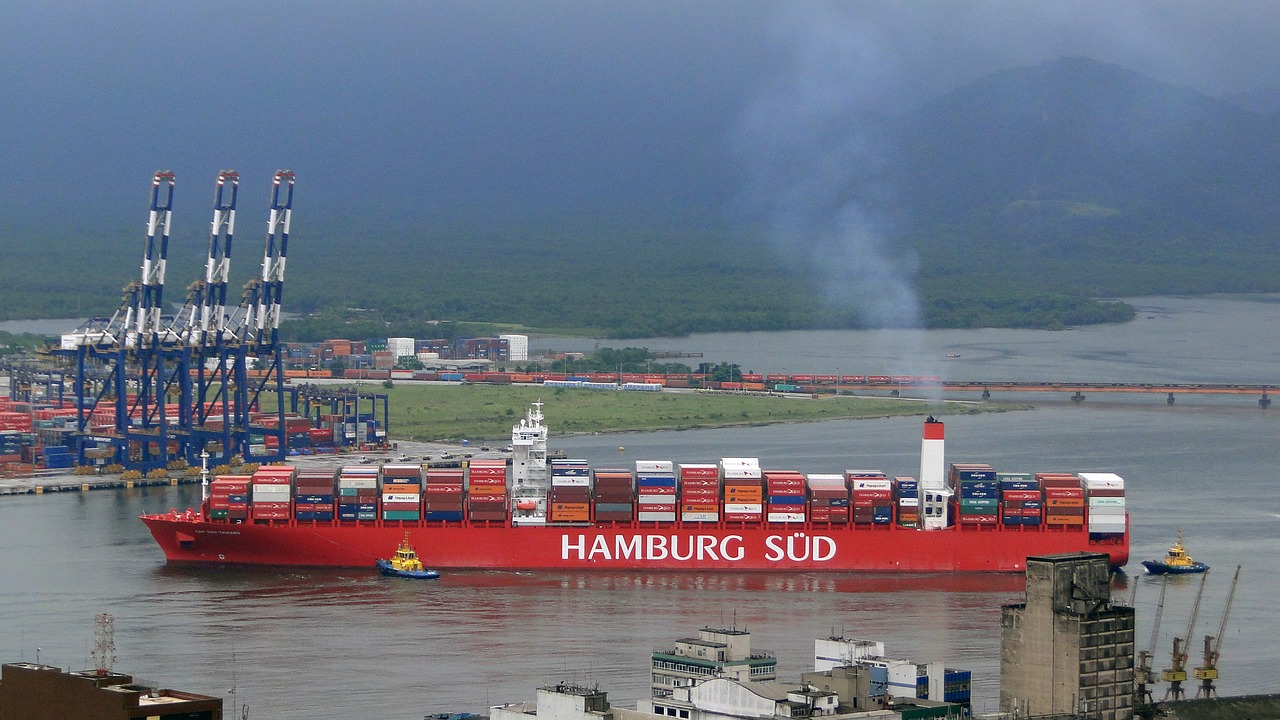 maneuver ship port of santos free photo