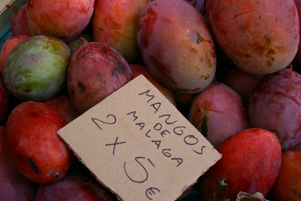 mangos fruit local market free photo