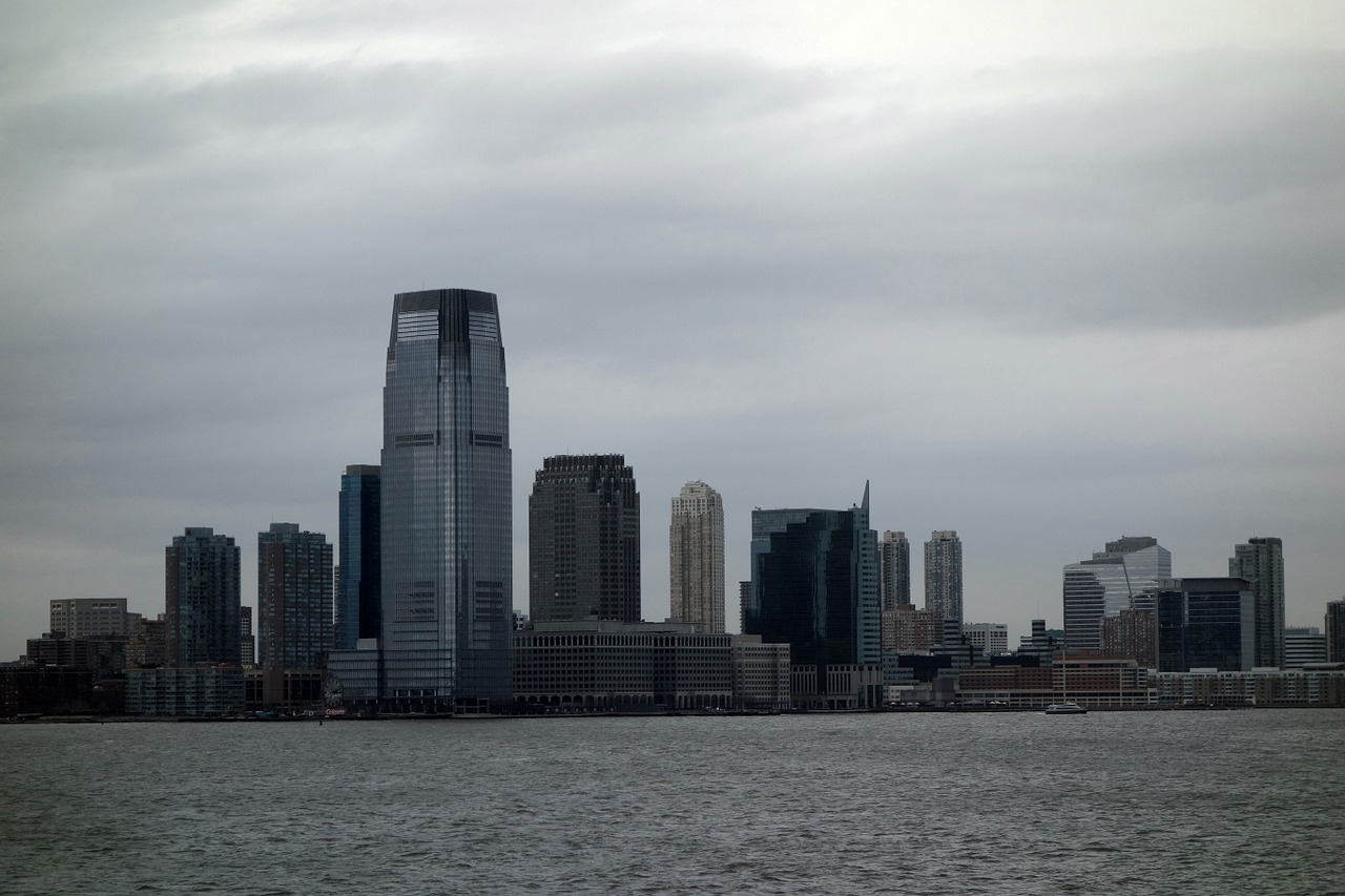 manhattan clouds wokenkratzer free photo