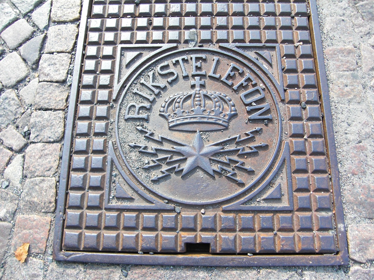 manhole cover sweden gothenburg free photo