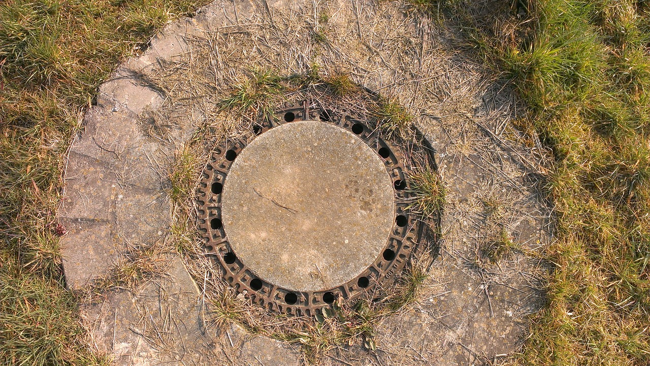manhole cover gulli gullideckel free photo