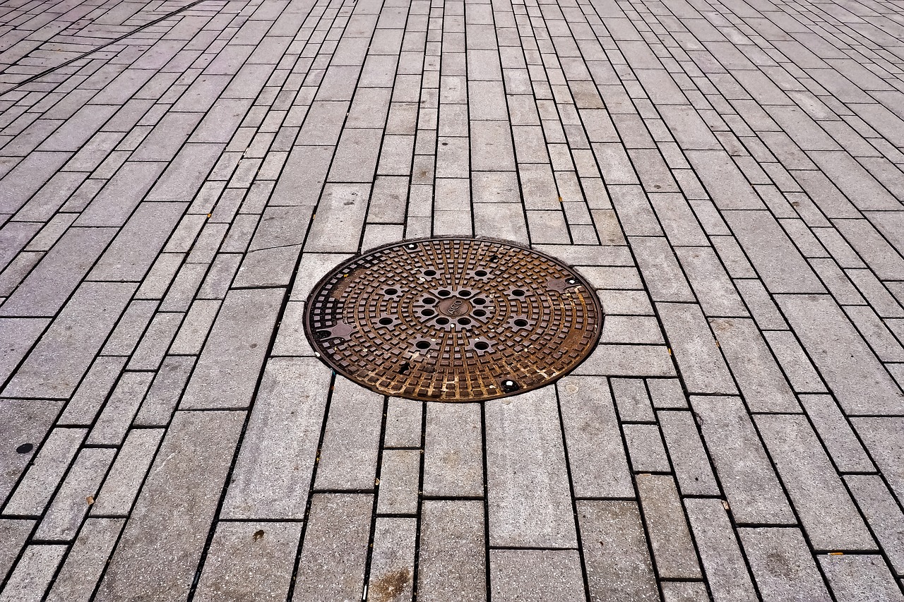 manhole covers  gulli  gullideckel free photo