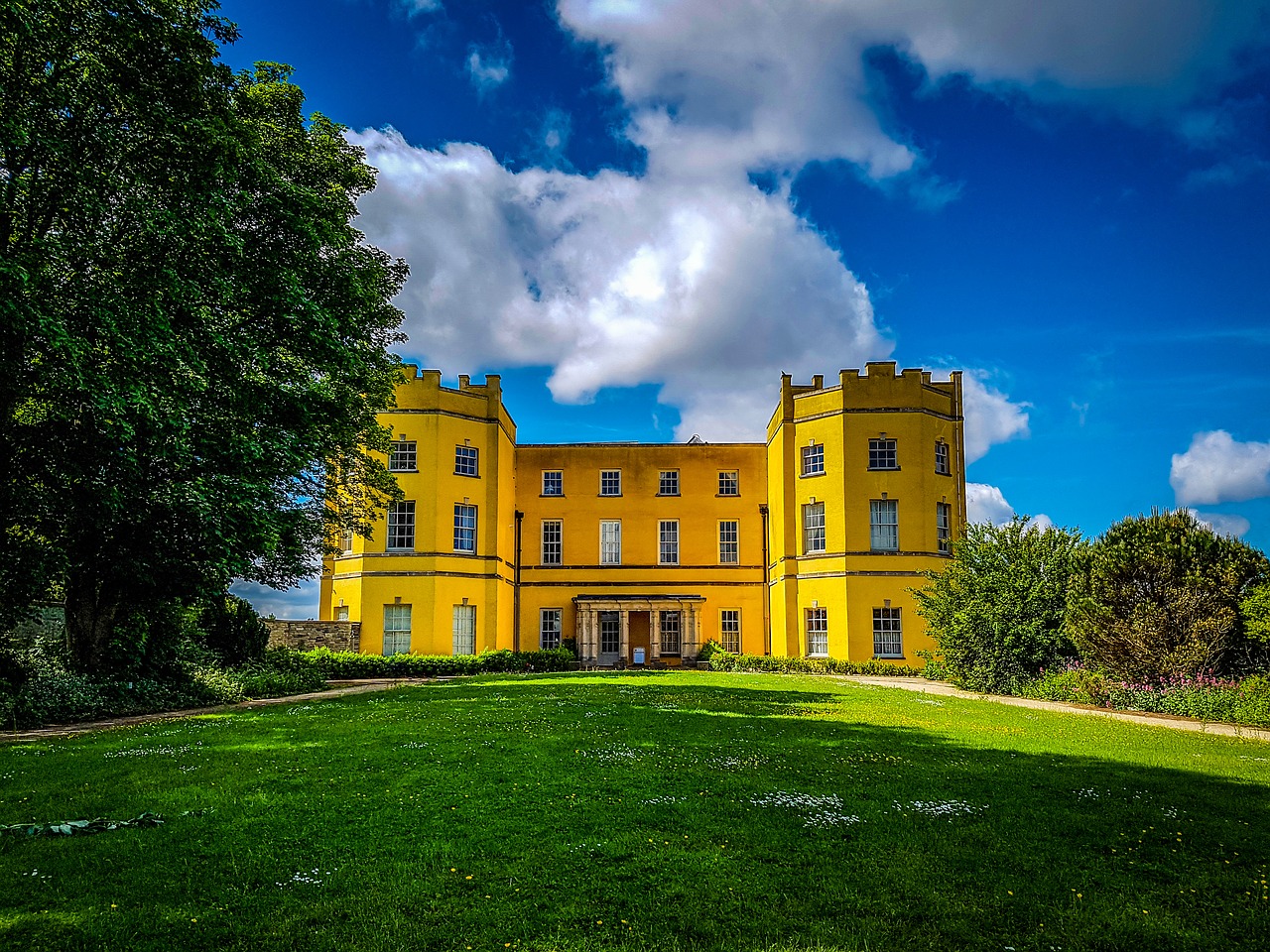 manor house  yellow house  mental home free photo