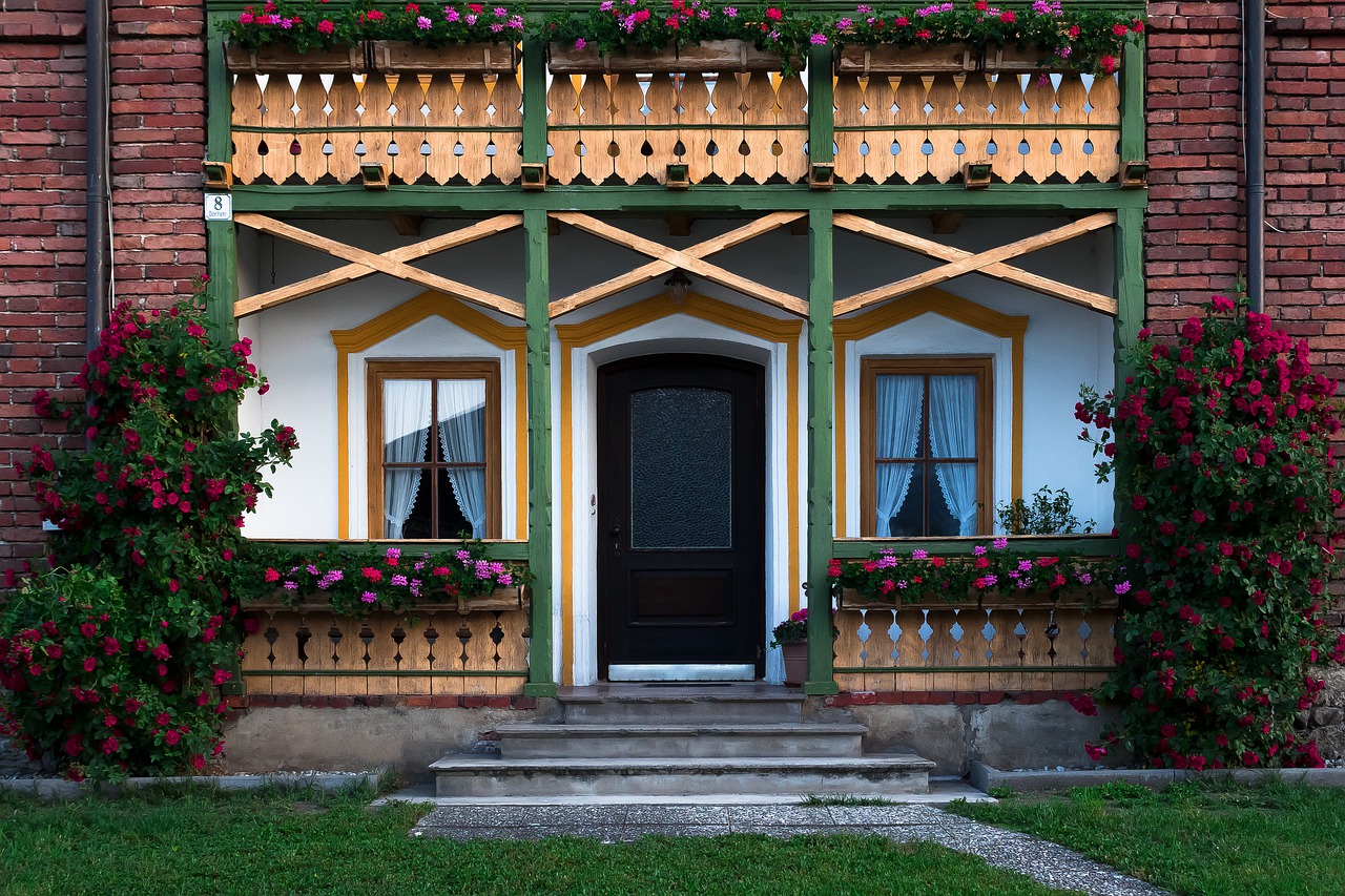 manor house  input  balcony free photo