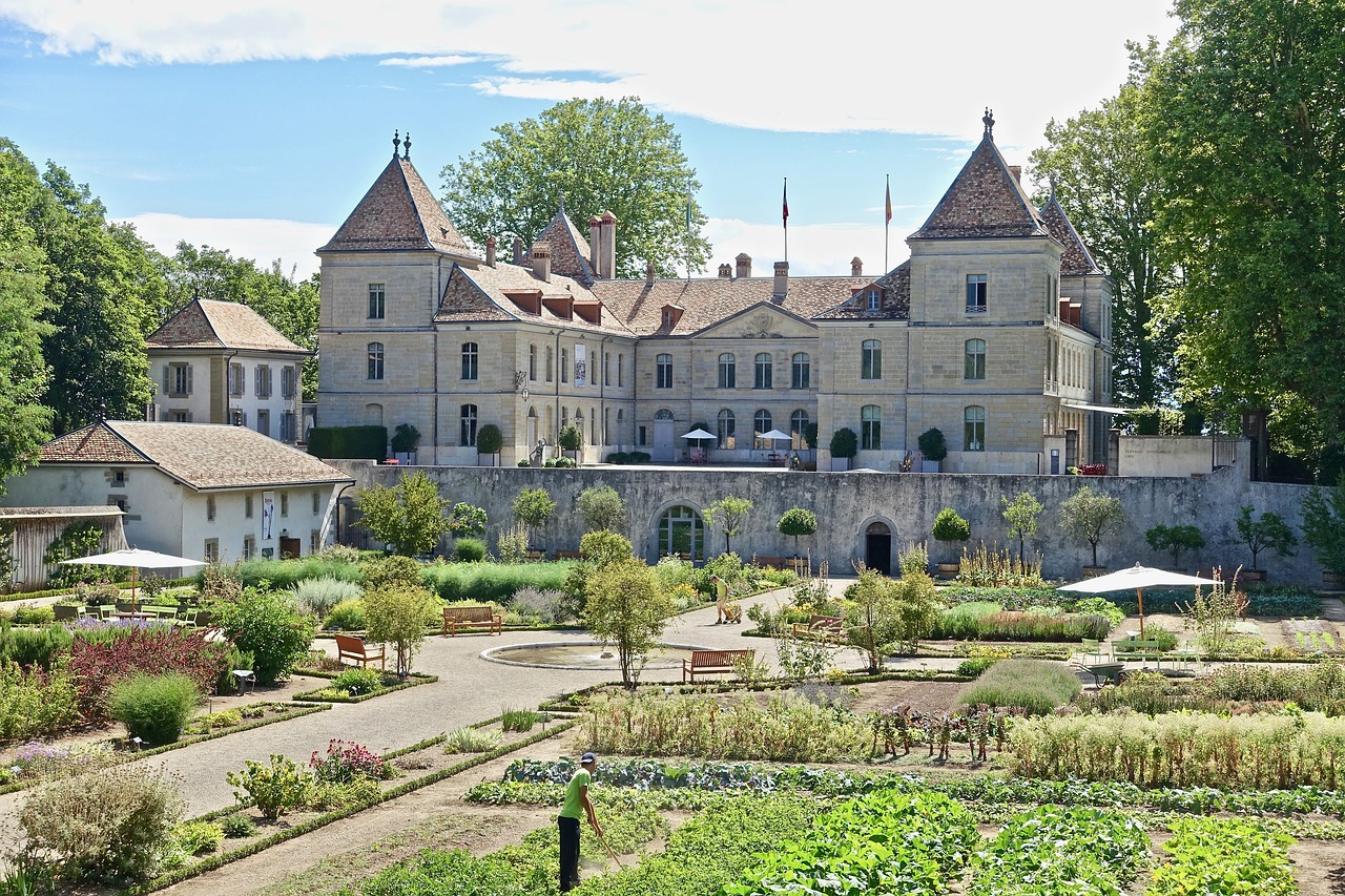 mansion  garden  architecture free photo