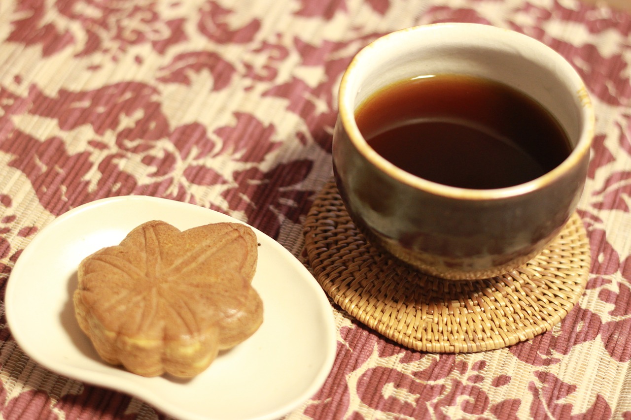 maple autumnal leaves steamed bun free photo