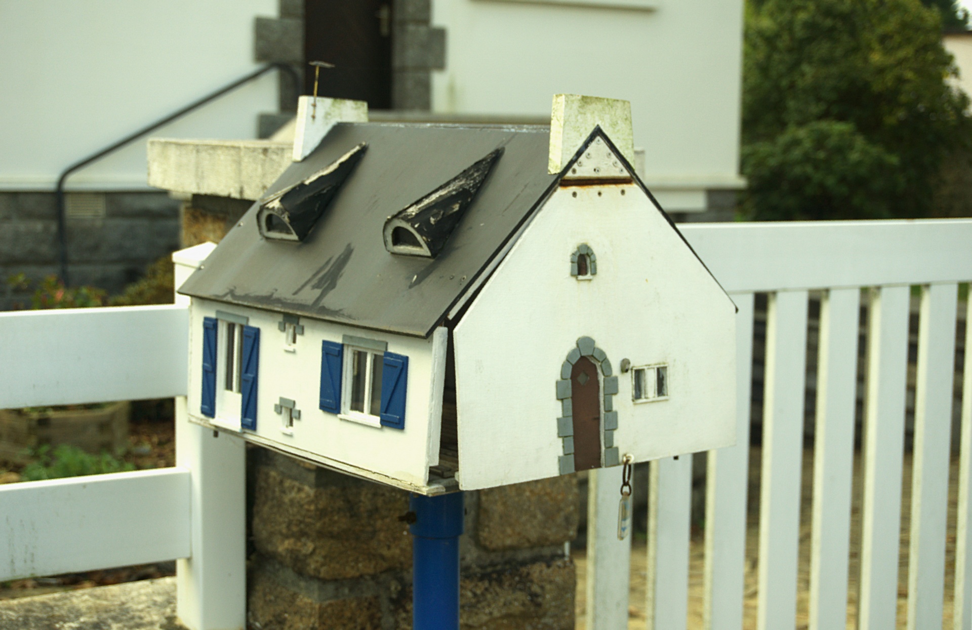 model house mailbox free photo