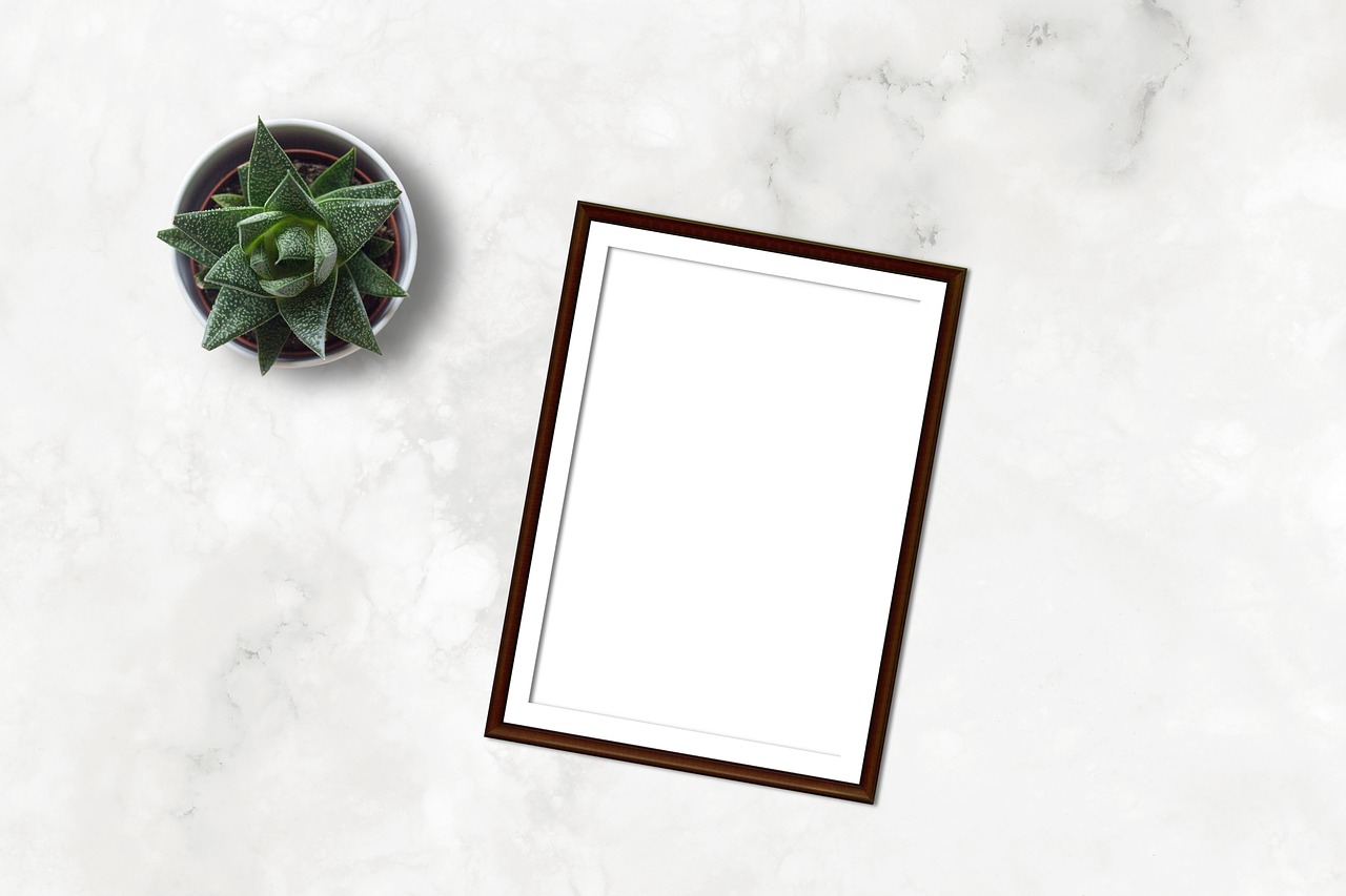 marble  frame  mockup free photo