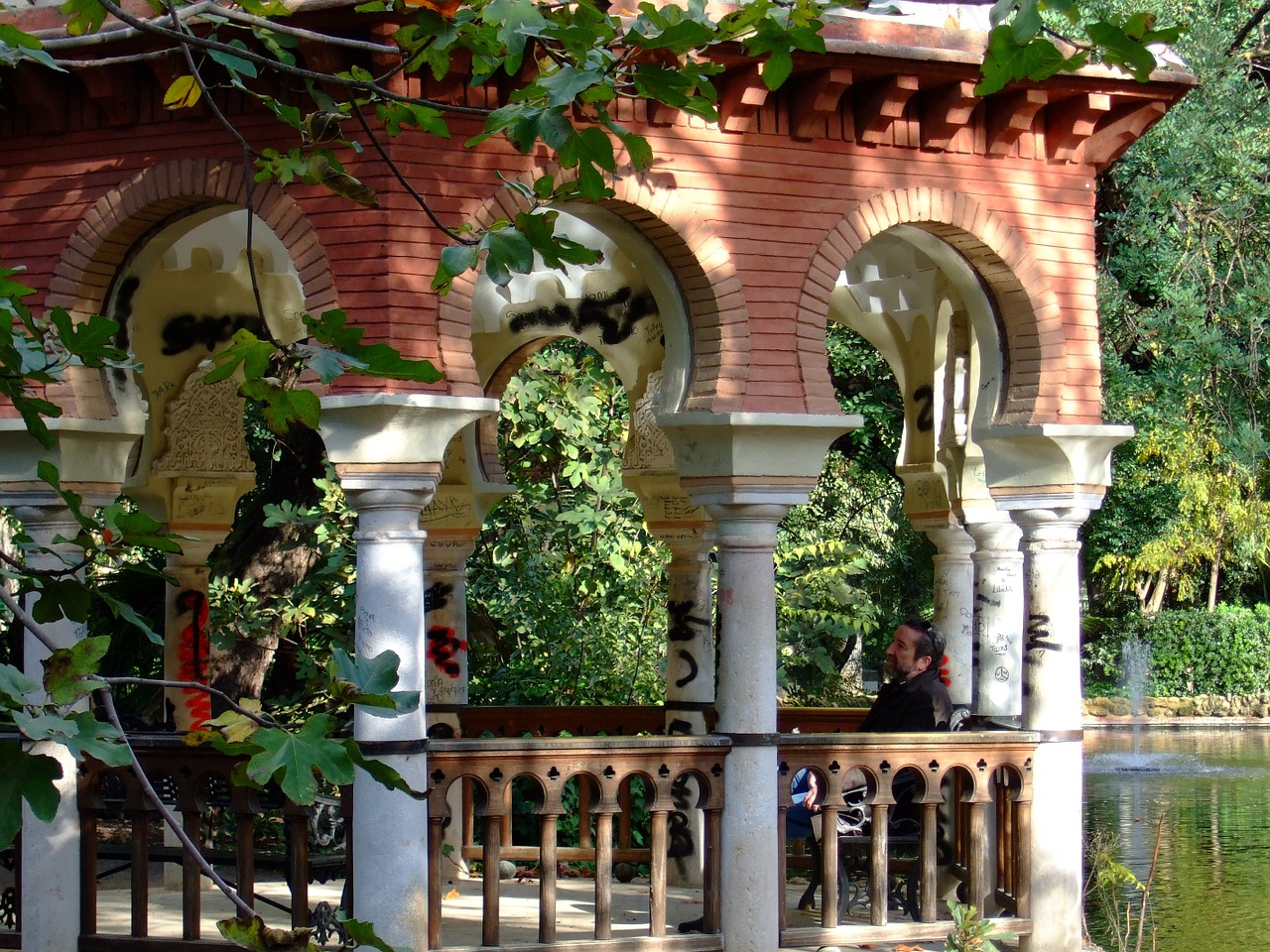 maria luisa park seville pond free photo