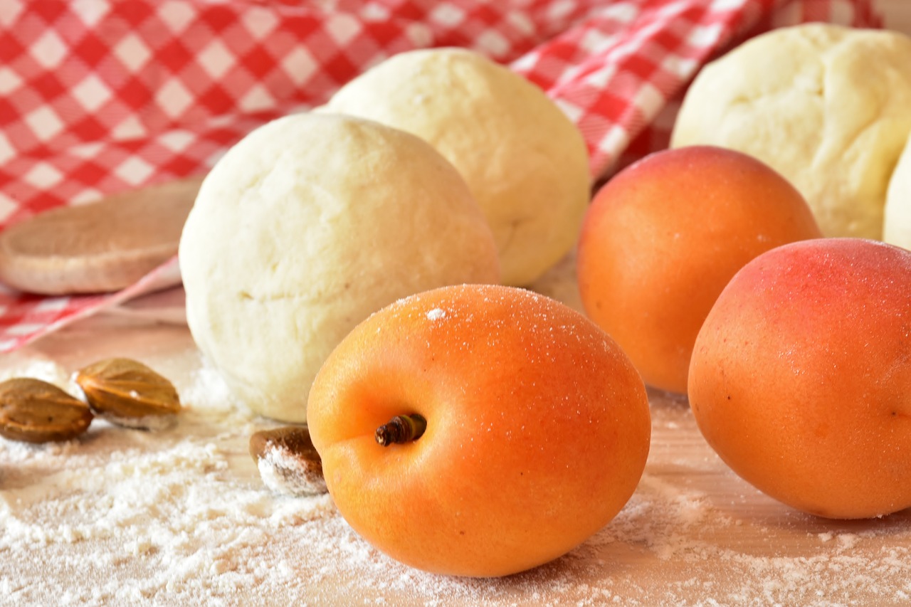marillenknödel  apricot dumplings  dumpling free photo